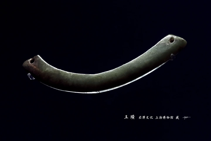 玉璜，崧泽文化，上海博物馆藏