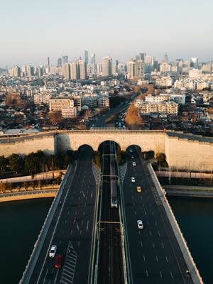 城市跨度的桥梁 aerial view