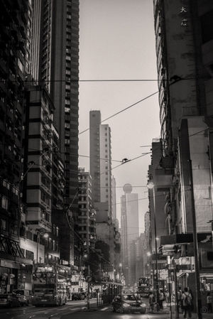 夜晚的城市黑白照片 高楼大厦
