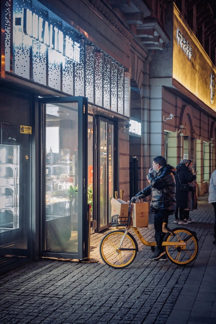 夜扫江汉路