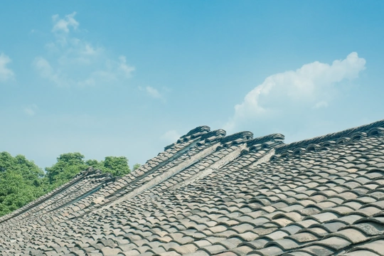 建筑物的屋顶 背景为天空
