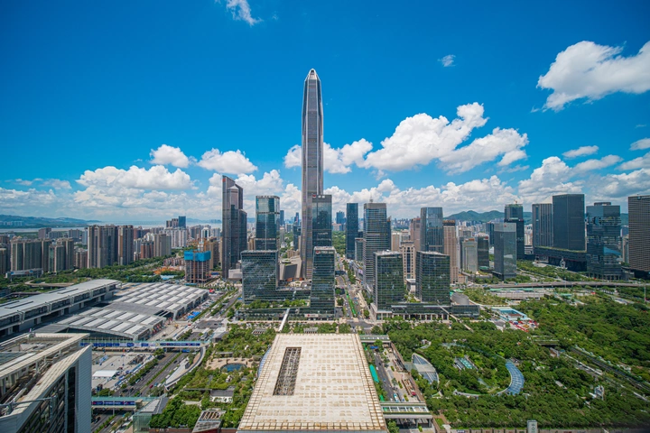 蓝天与城市