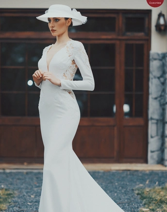 一位穿着白色婚纱 拖尾和礼帽的女士 来自该系列。