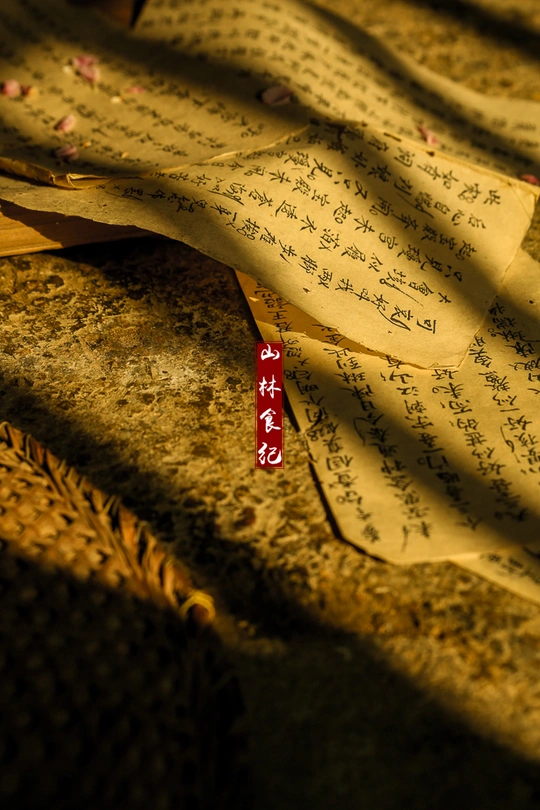 上面有红色标签的黄色纸