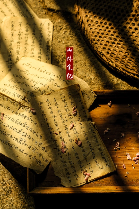 桌子上有字的旧书