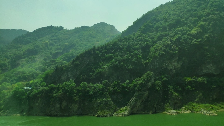 缙云山下，嘉陵江畔。