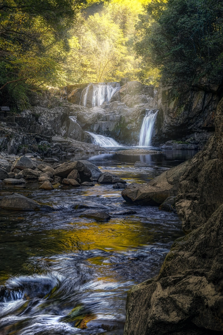 《秋色流水》