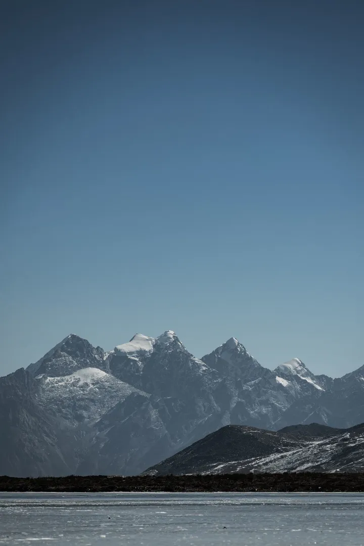 雪山之下