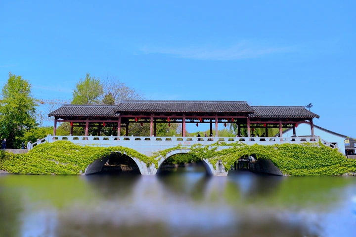 古镇春色