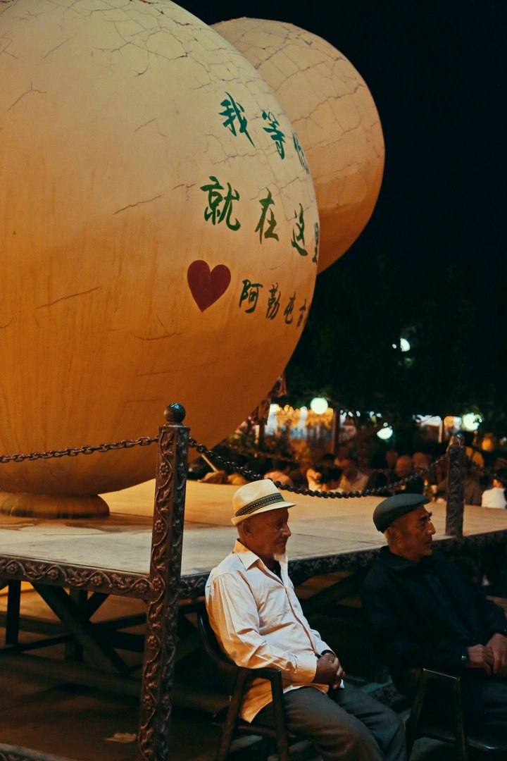 夜晚的哈密阿勒屯古街。
​