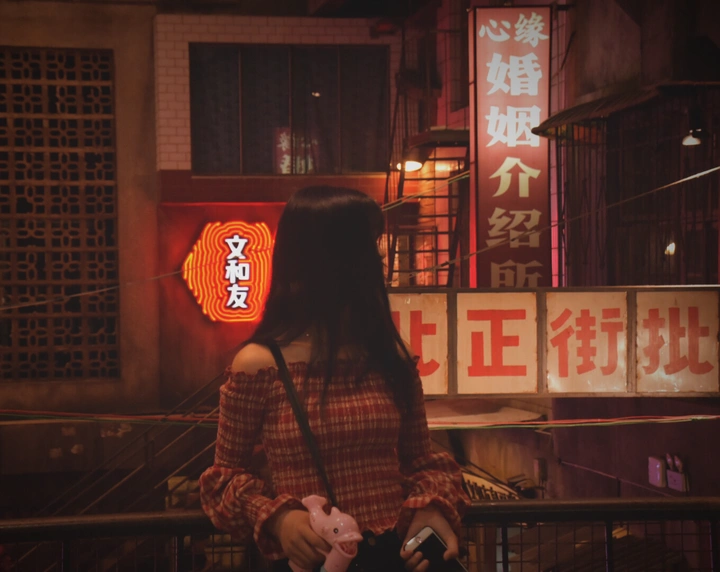 暗红