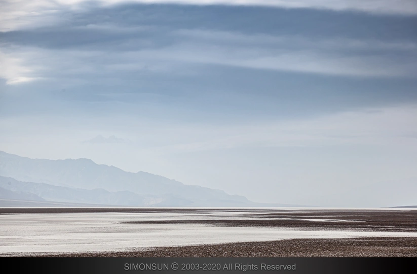 远处的广阔山水画卷