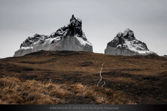 冰岛的雪覆蓋的山脉全景