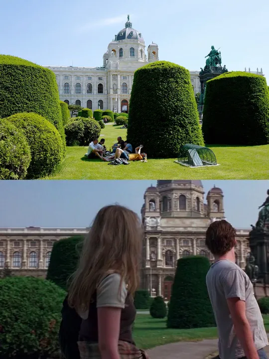 一些人在一栋建筑附近的花园里站着。