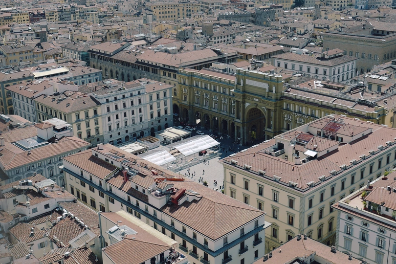 从钟楼俯瞰城市