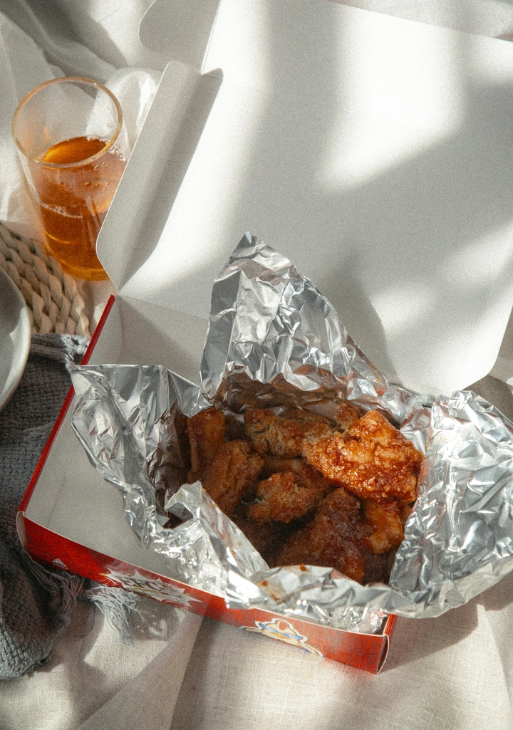 炸鸡红茶水果以及触手可及的阳光