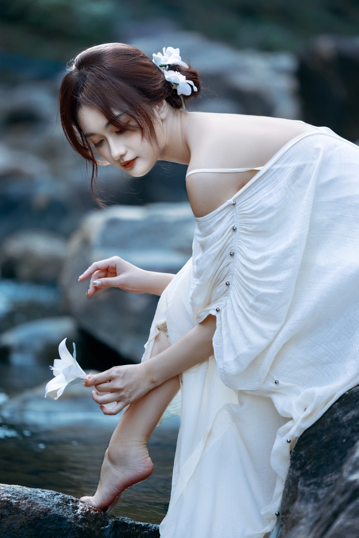 溪谷花语