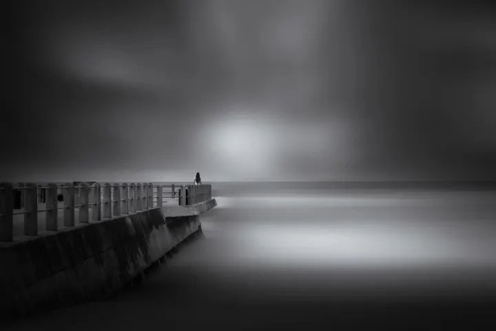 凭栏远眺