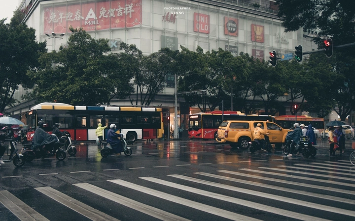 下雨天的广州城