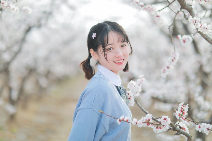 花与少女。
