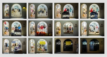 这是一组门的图片。