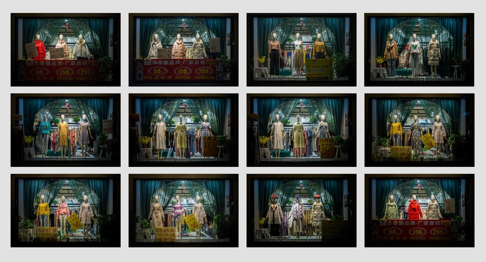 诞生场景 by < 人物 >