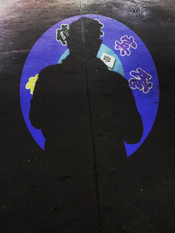 人行道上画的一个男人的画像