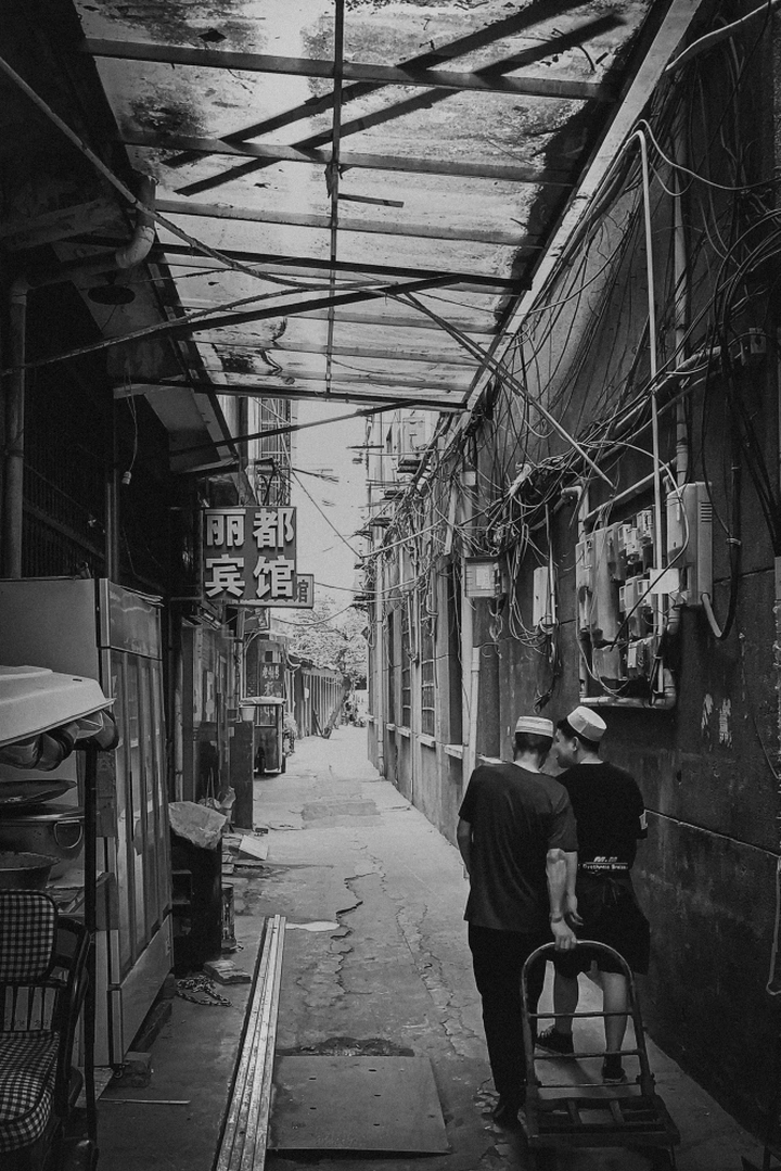 回民街旁边老巷的早晨