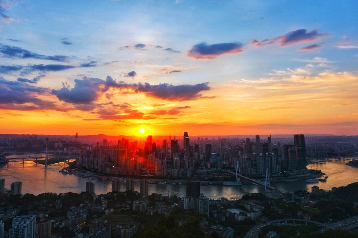 高温下的山城