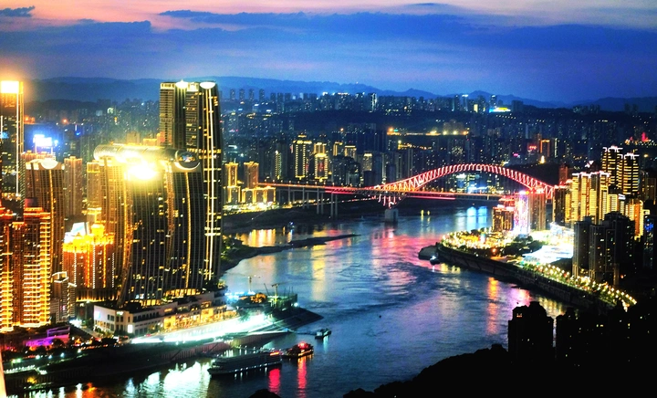高温下的山城