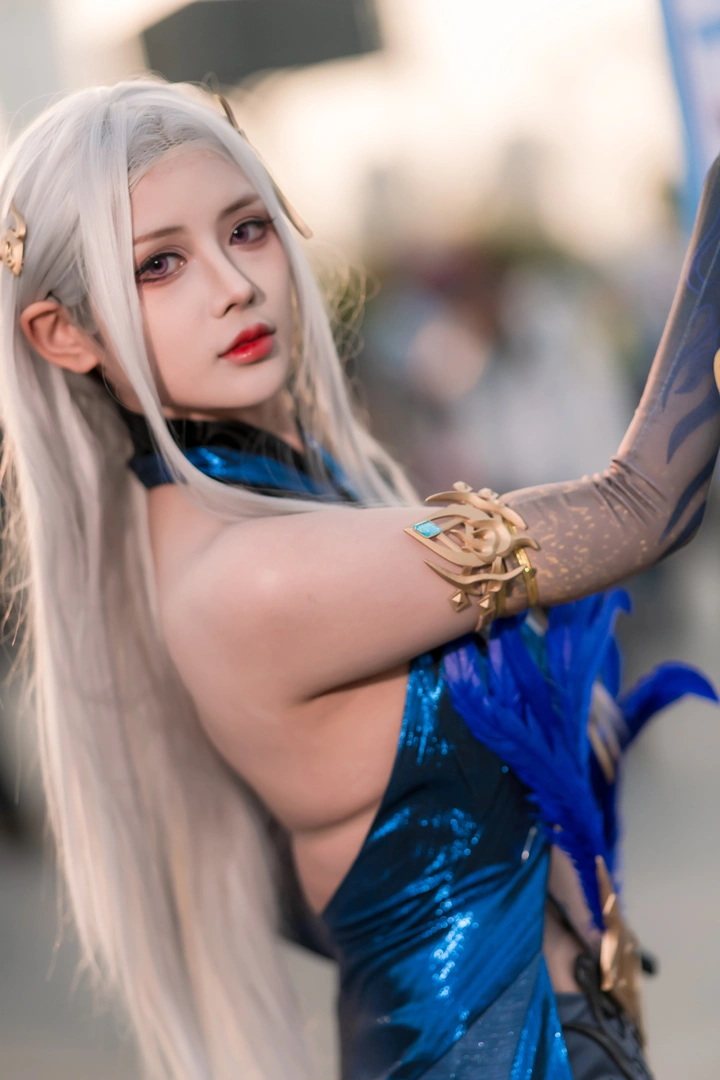 季莹莹：这件衣服很美。