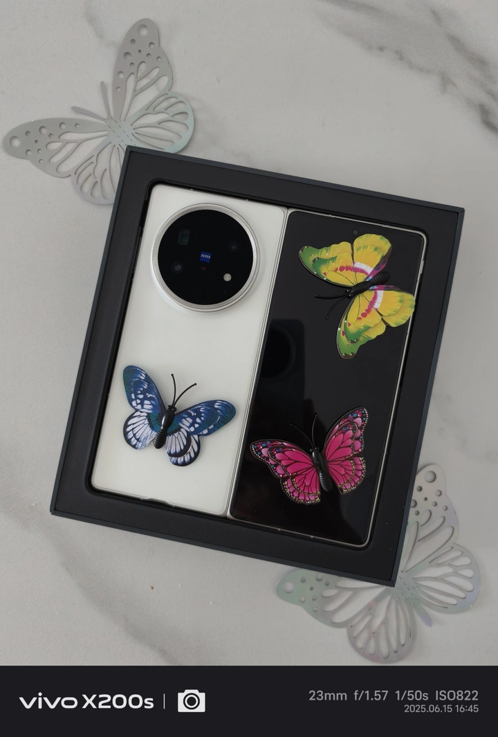 这只美丽的蝴蝶-vivo X Fold5终于飞来了！