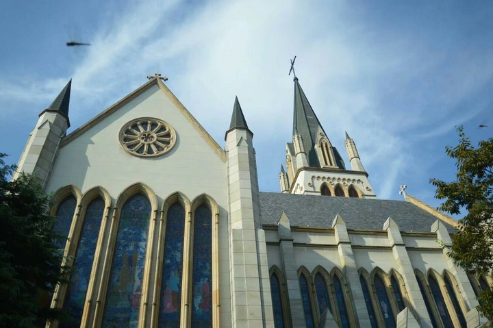 ⛪