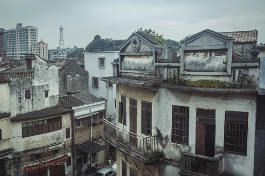 城市中的古建筑屋顶