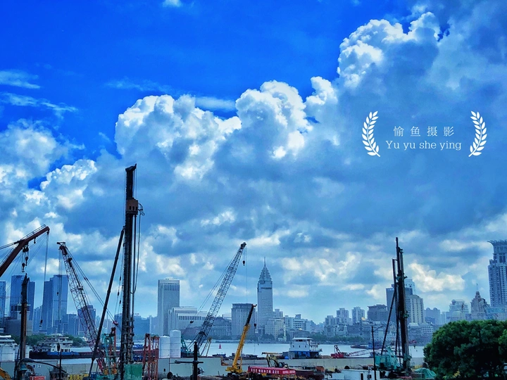黄浦江畔的天空