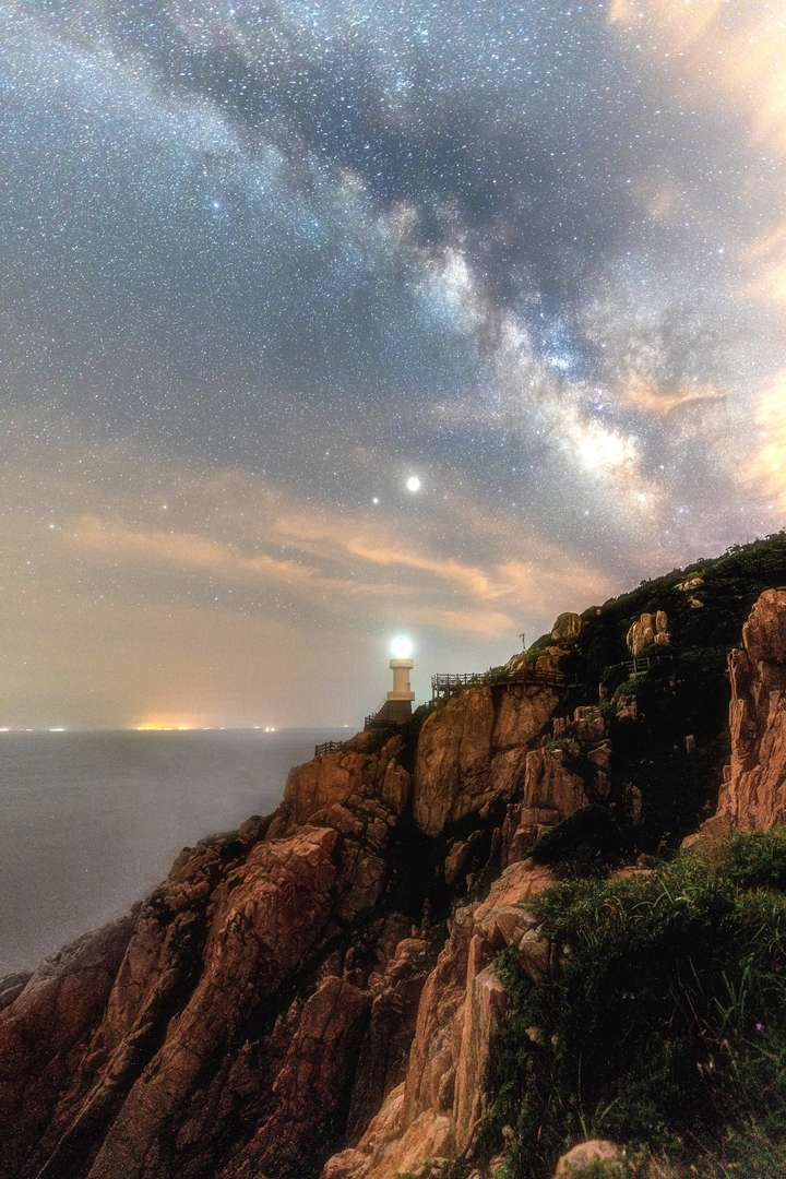 星空下的灯塔