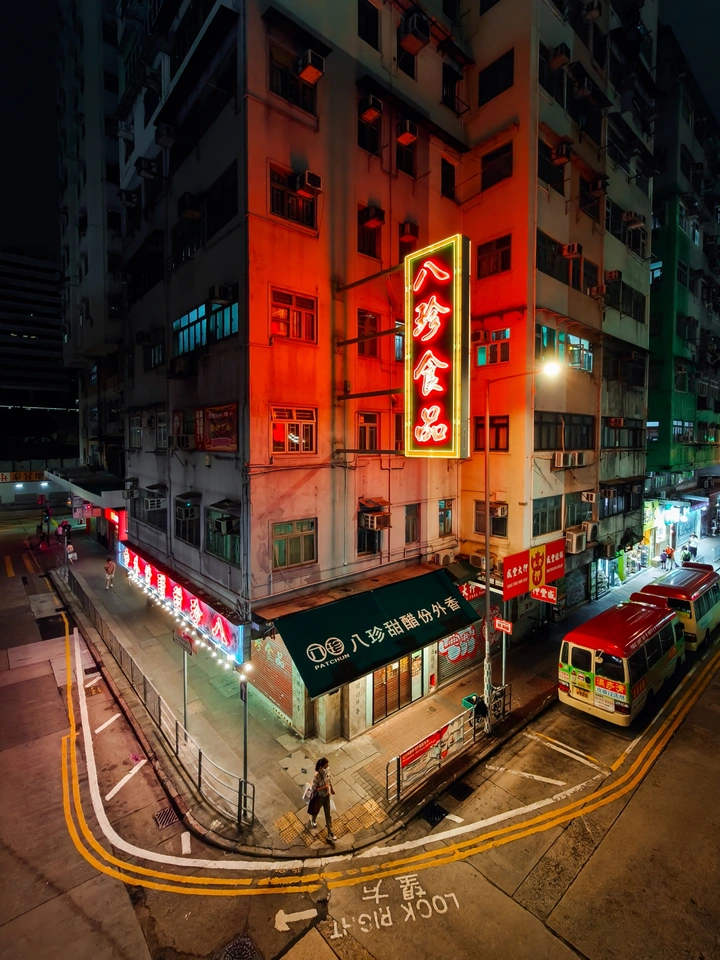 🎬为什么走在香港街头就像在看电影？