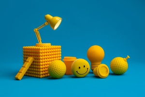 一盏灯、玉米和高尔夫球在蓝色背景上