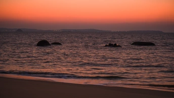 夕阳西下 天空中的太阳渐渐落下