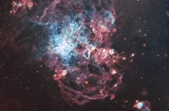这张图片的中心是一个正在死亡的恒星 由天文台拍摄。