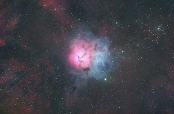 绚丽的夏夜星空 三叶星云