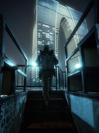 一个人晚上走向一座高楼