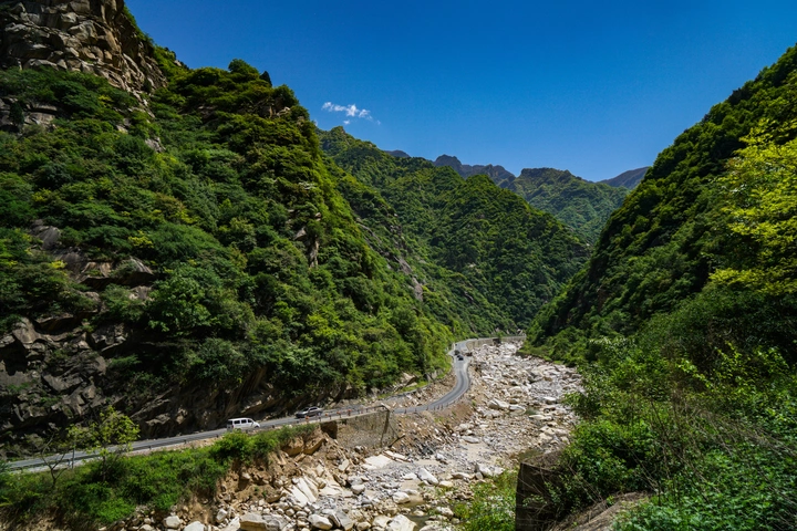 谷雨登终南山上悟真寺