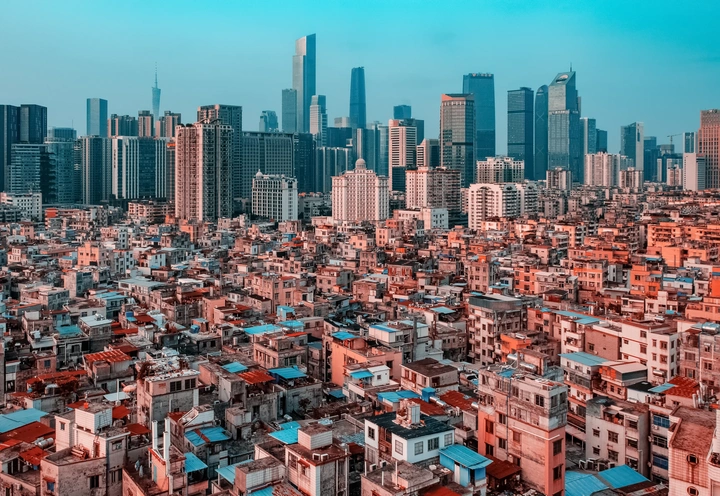 眼前是现实，梦想在远方。
