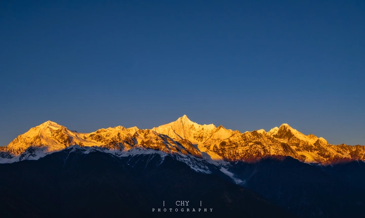 日照金山——梅里雪山