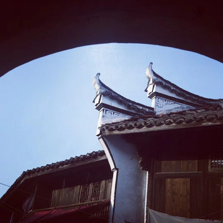 坐井观屋