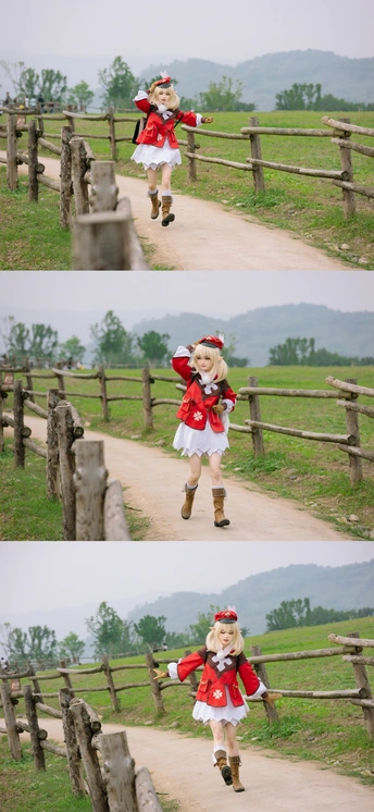 一个小女孩穿着服装沿着木栅栏走的照片