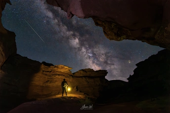 内蒙梦幻峡谷星空