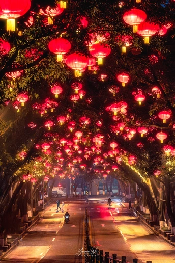 除夕夜，灯笼街