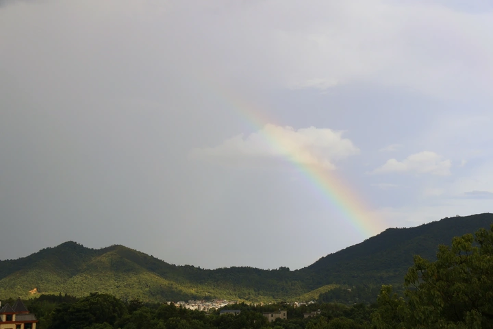 下雨前的彩